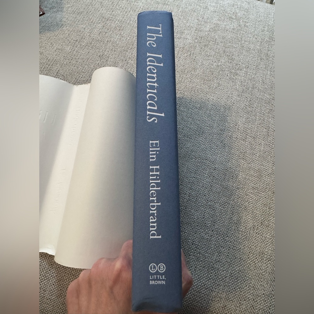 The Identicals by Elin Hilderbrand Hand Signed B&N Special Edition Hardcover - Picture 8 of 12